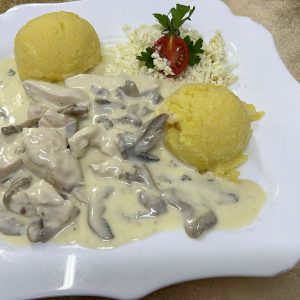 CIULAMA DE PUI CU BRÂNZĂ ŞI MĂMĂLIGUŢĂ