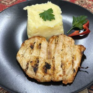 PIEPT DE PUI LA GRĂTAR
